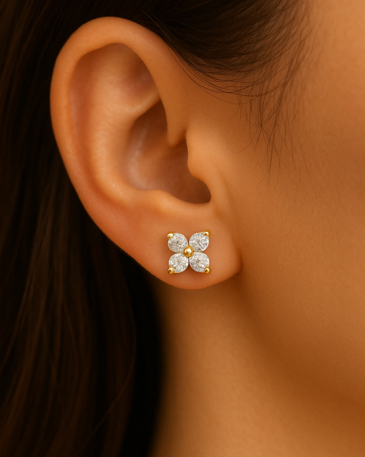 Puces Insolente portées à l'oreille