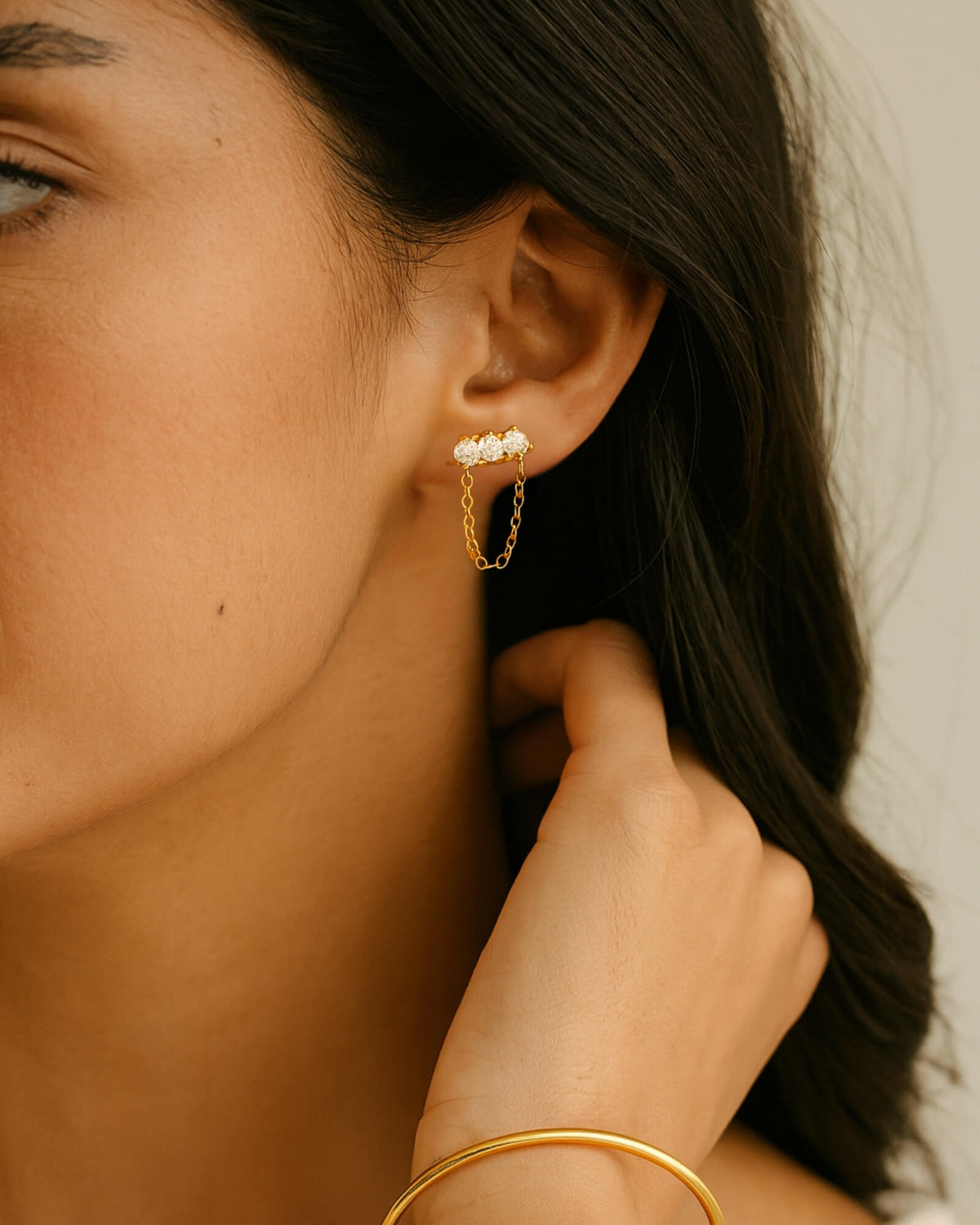 Boucles Aria portées à l'oreille