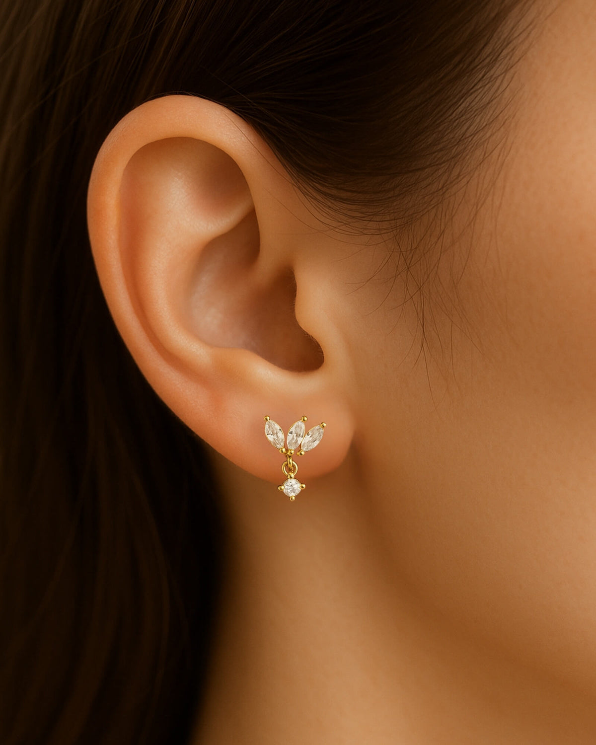 Boucles Illusion portées à l'oreille