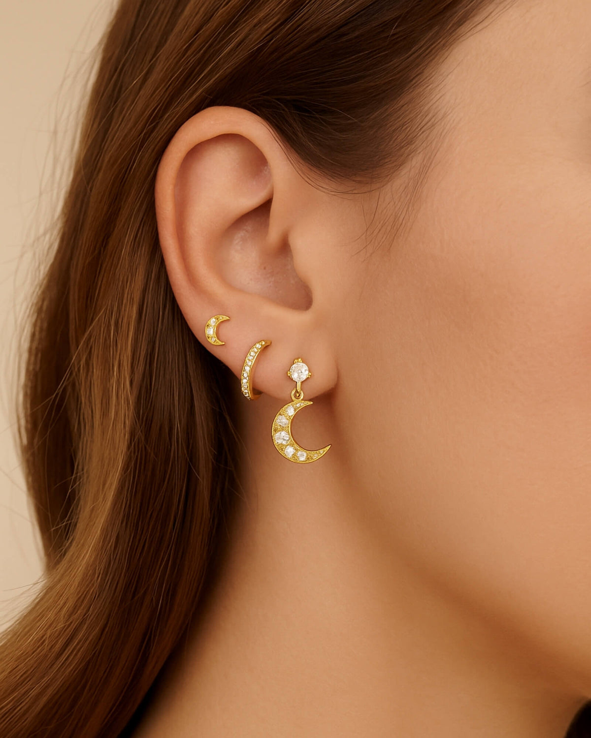 Boucles Luna portées à l'oreille en combo
