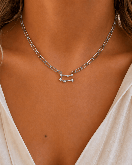 Collier constellation personnalisé grosse maille doré porté